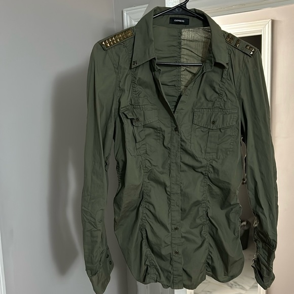 Express button down - Picture 1 of 3